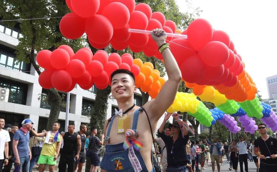 Con marcha gay, celebran matrimonio igualitario en Taiwan