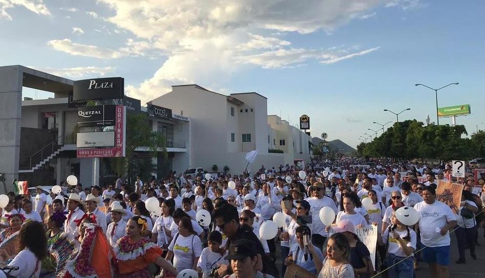 Tras balaceras, marchan por la paz en Culiacán