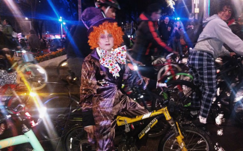 Catrinas y calacas sobre ruedas: ya viene el Paseo Nocturno en Bicicleta de Día de Muertos