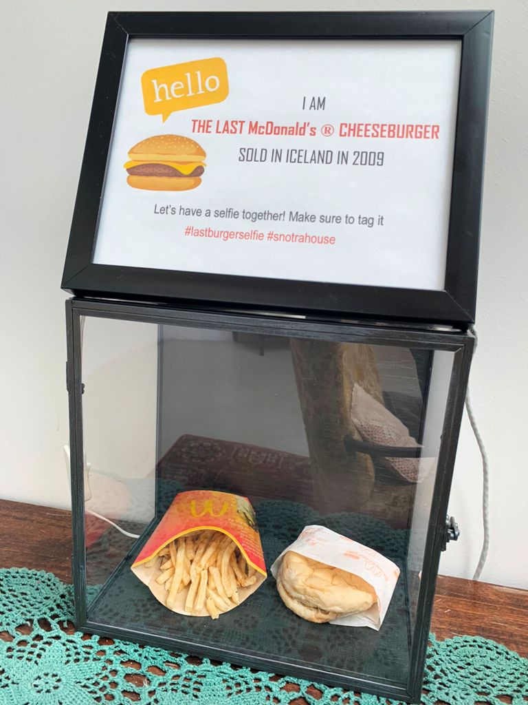 Última hamburguesa de McDonald's en Islandia, resguardada como obra de arte