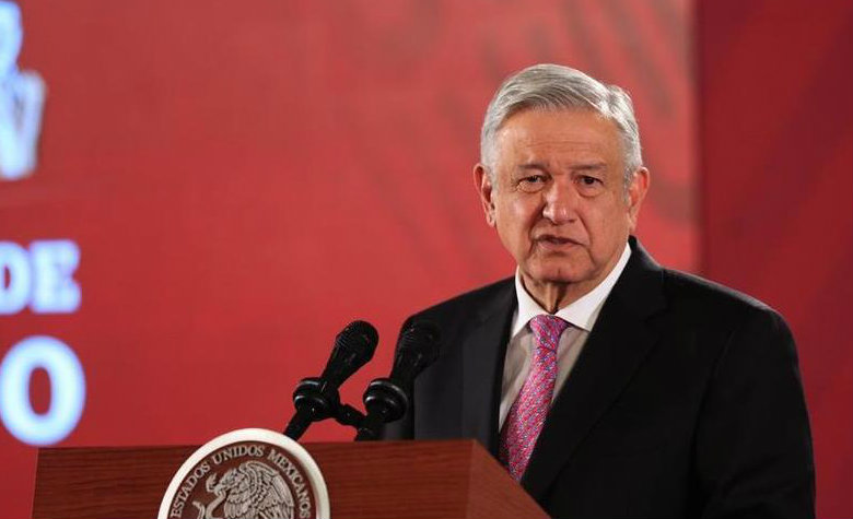 SHCP suspendió becas; admite AMLO