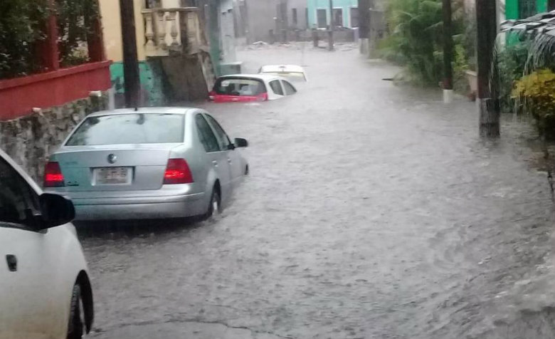 En Veracruz, activan Plan DN III-E y puente aéreo por lluvias