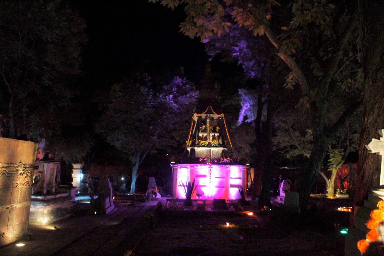 Disfrutan de la&nbsp;tradición del festival del Día de Muertos en San Miguel de Allende&nbsp;