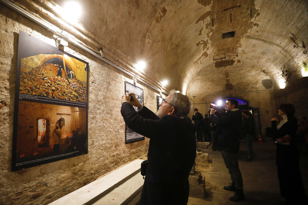 Abren al público túnel de escape bajo el Muro de Berlín