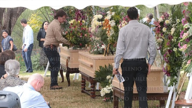 FOTOS: Familiares despiden a víctimas del ataque a la familia LeBarón