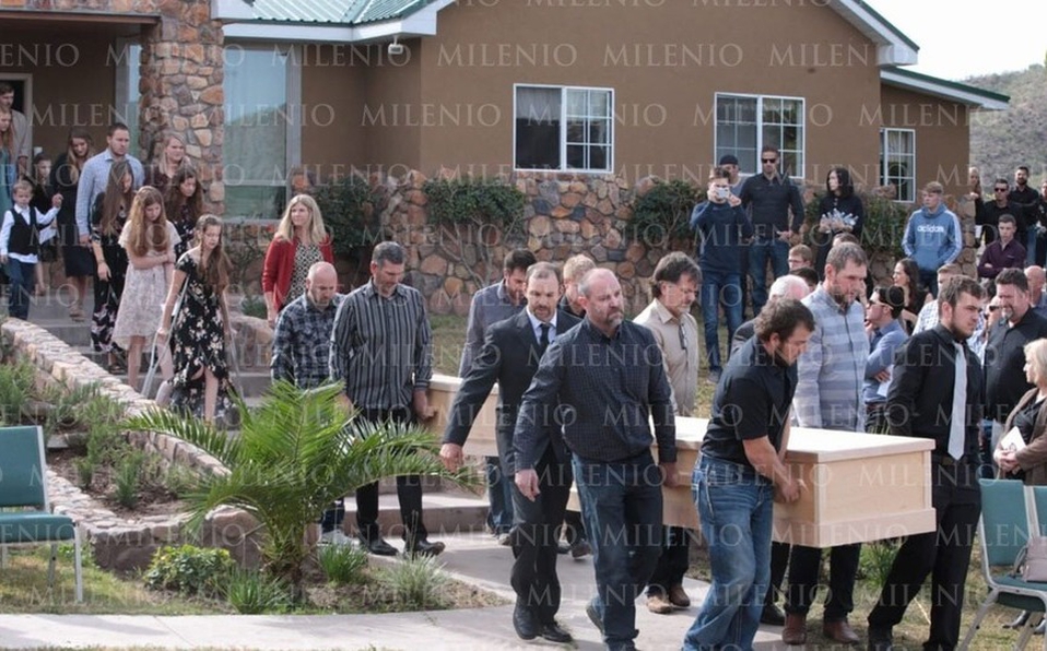 FOTOS: Familiares despiden a víctimas del ataque a la familia LeBarón