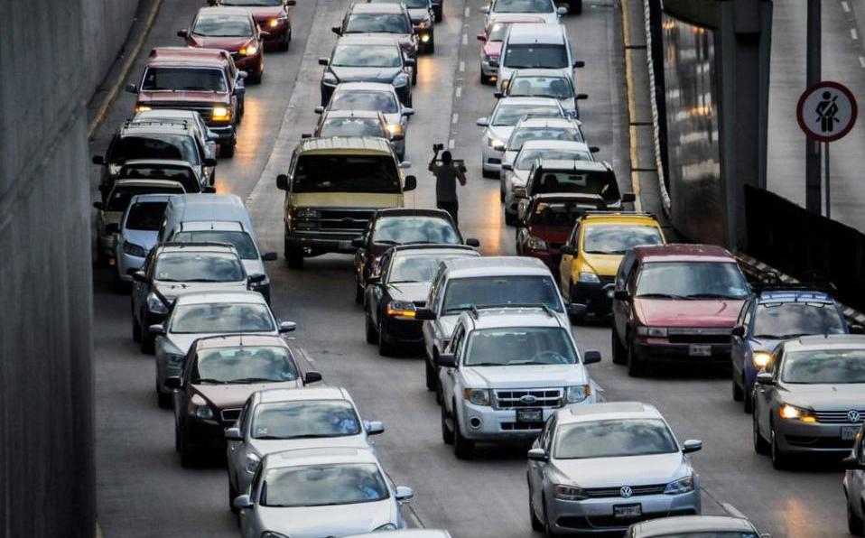 Estos son los vehículos que no circularán este lunes en CDMX