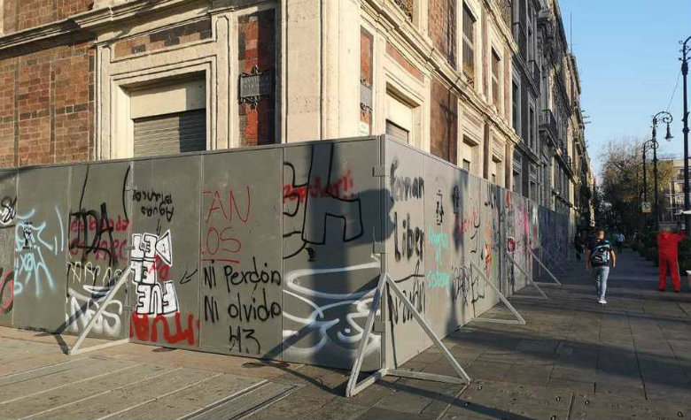 Por marcha contra violencia a mujeres blindan monumentos y edificios del Centro Histórico