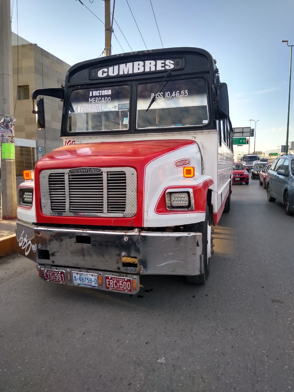 Camión de pasajeros choca por alcance en Gómez Palacio