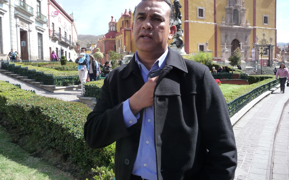 Roban con violencia camioneta de lujo a ex alcalde de Cortazar