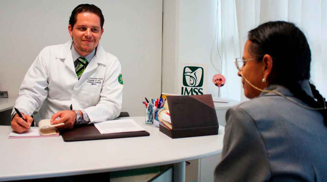 ¿Sin trabajo? El IMSS te busca para cubrir plazas de médicos y de enfermeras
