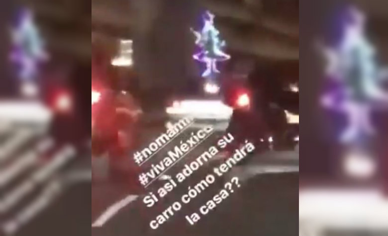 Taxista circula con arbolito de navidad sobre su taxi y se vuelve viral [VIDEO]