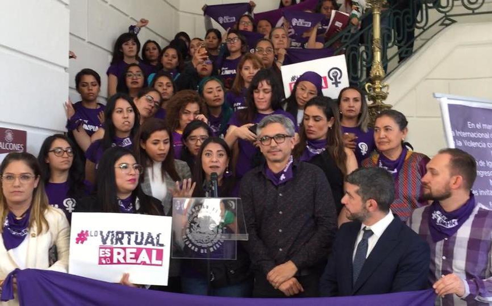 CDMX castigará con cárcel difusión de fotos íntimas en Internet