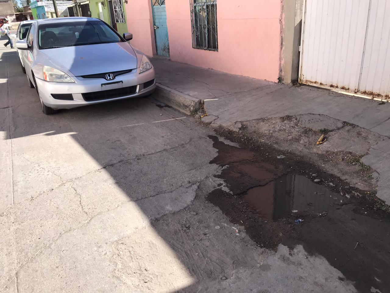 Vecinos exigen reparación de carpeta asfáltica en colonia División del Norte