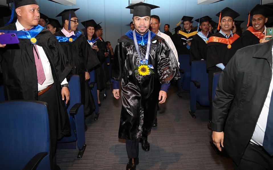 Manny Pacquiao termina sus estudios a los 40 años