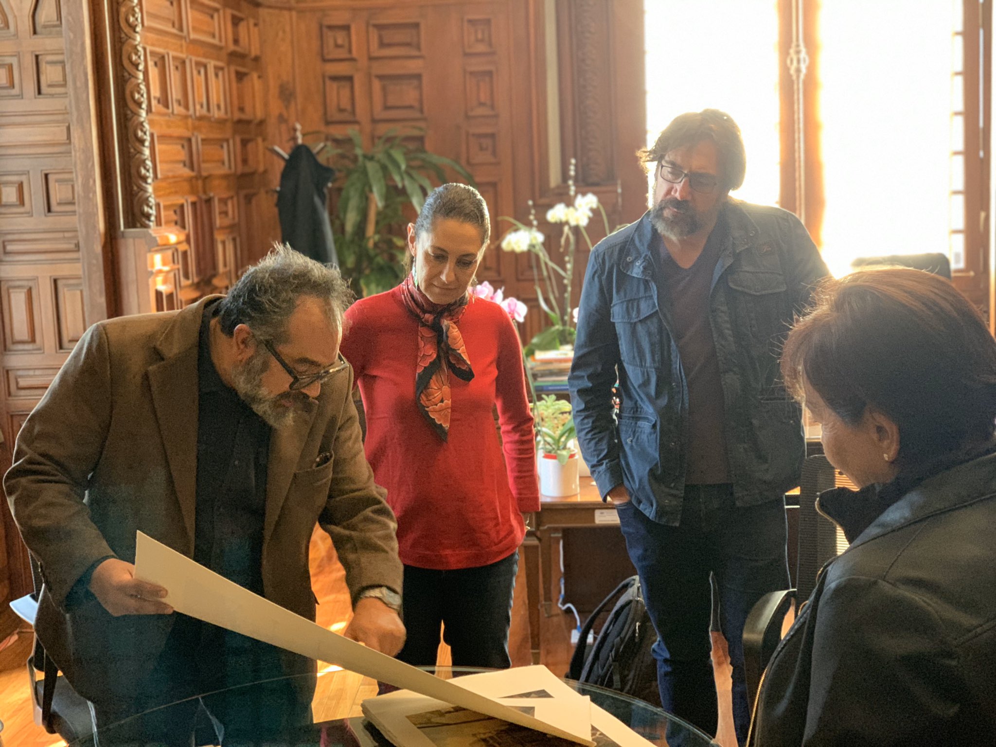 Sheinbaum y Javier Bardem se reúnen en CdMx por serie 'Mexica'
