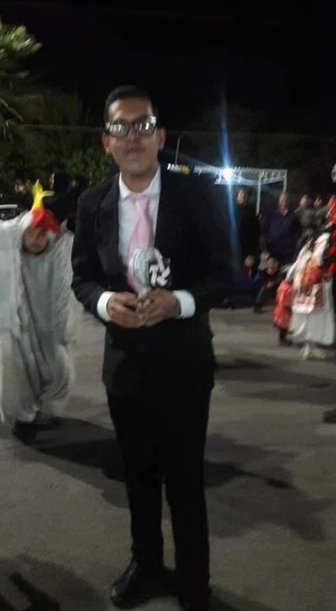 ¡UFFFF! Captan a lagunero peregrinando con disfraz de "Ángel Carrillo" (VIDEO)