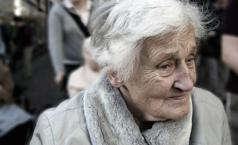 Abuelita busca una familia para Navidad; se anuncia en internet y se viraliza