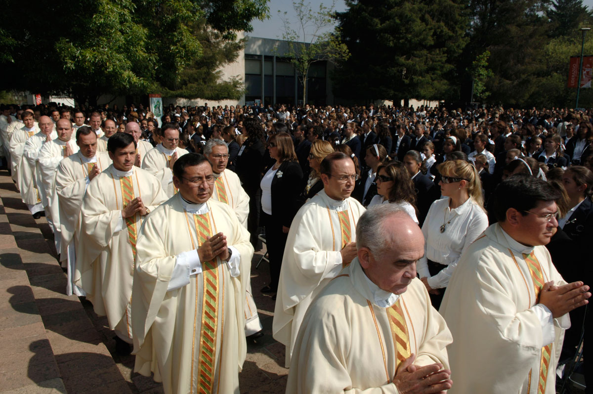 Legionarios de Cristo aceptan 175 casos de abuso sexual a menores; 60 del padre Maciel
