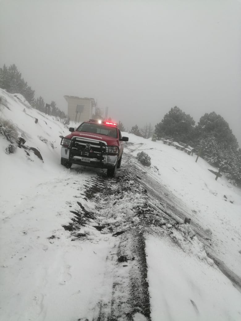 Registran caída de aguanieve en Nevado de Colima