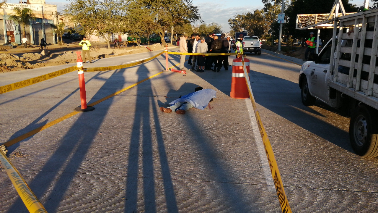 Muere hombre atropellado sobre Periférico