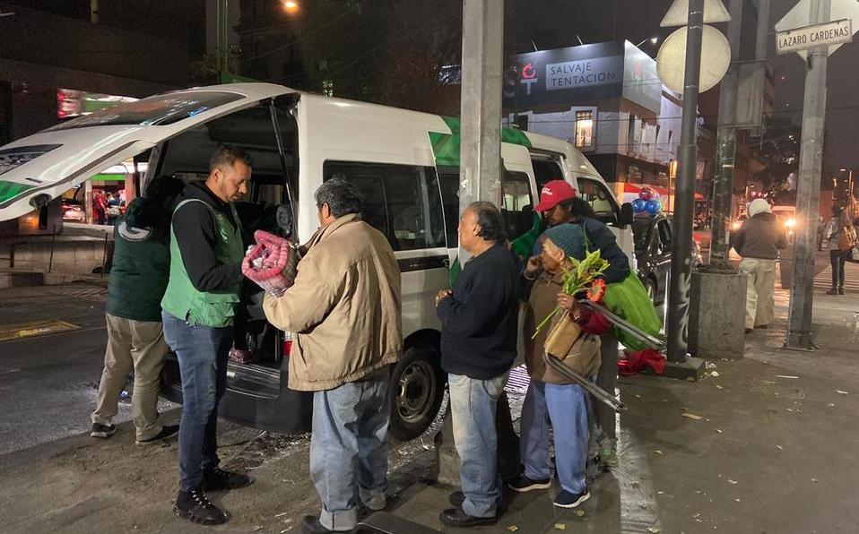 CDMX da cobijas y alimento a miles de personas en invierno