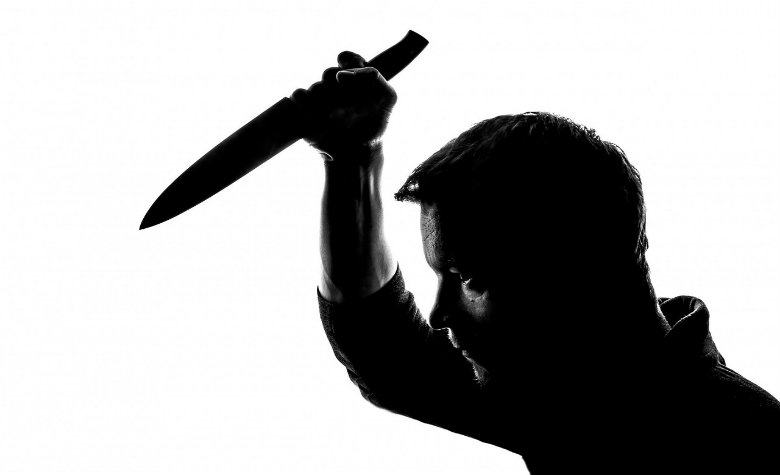 Un niño muere apuñalado por evitar que su hermana fuera violada
