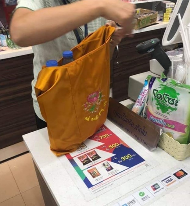 Tailandeses enfrentan creativamente prohibición de bolsas de plástico