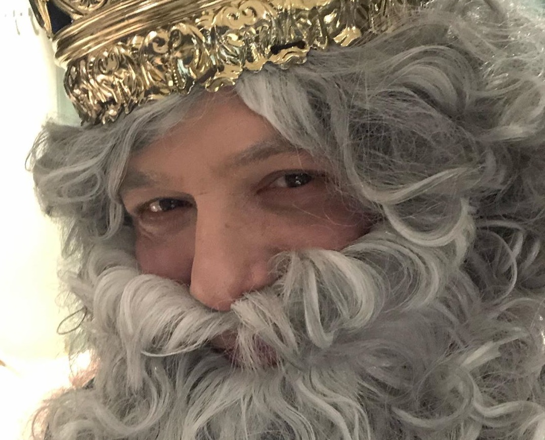 Se convierte Alejandro Sanz en Rey Mago por una buena causa