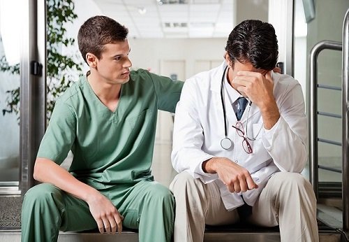 Ser médico, factor de riesgo para el suicidio
 