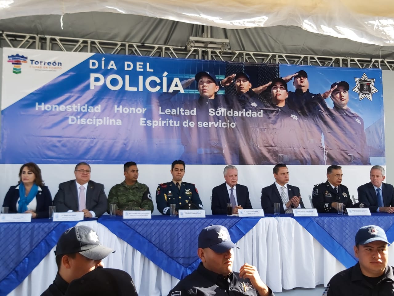 Conmemoran Día del Policía en Plaza Mayor de Torreón
