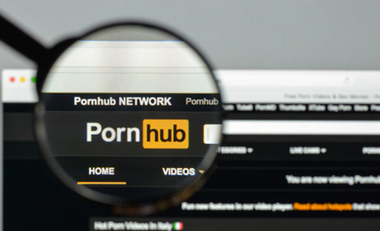 Pornhub es denunciado por no tener subtítulos para personas sordas en sus videos