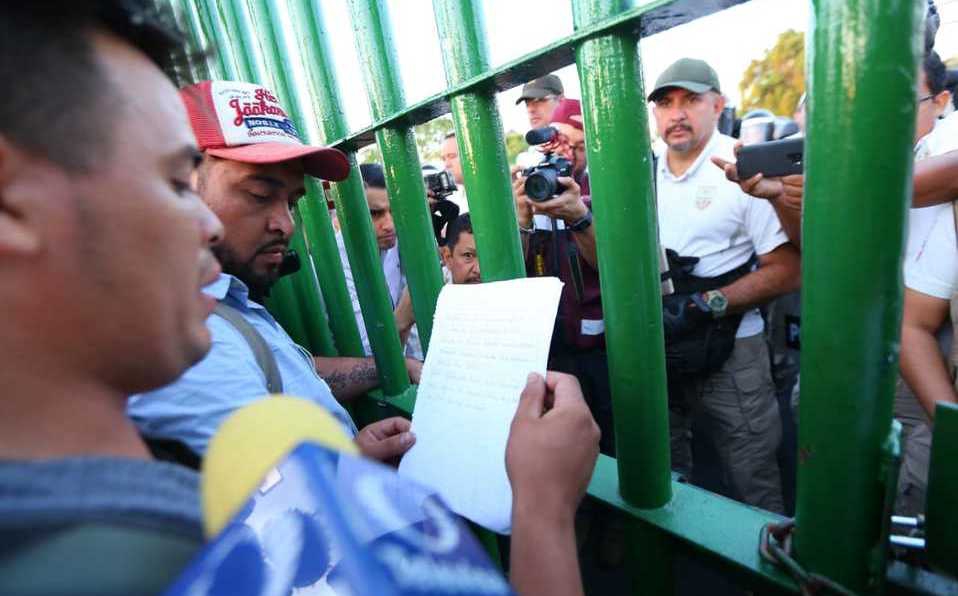 Migrantes envían petición a AMLO para entrar a México
