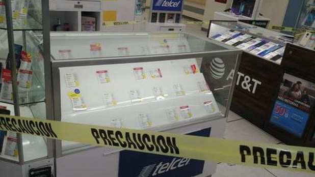 Asaltan tienda departamental en Iztapalapa; roban 50 celulares