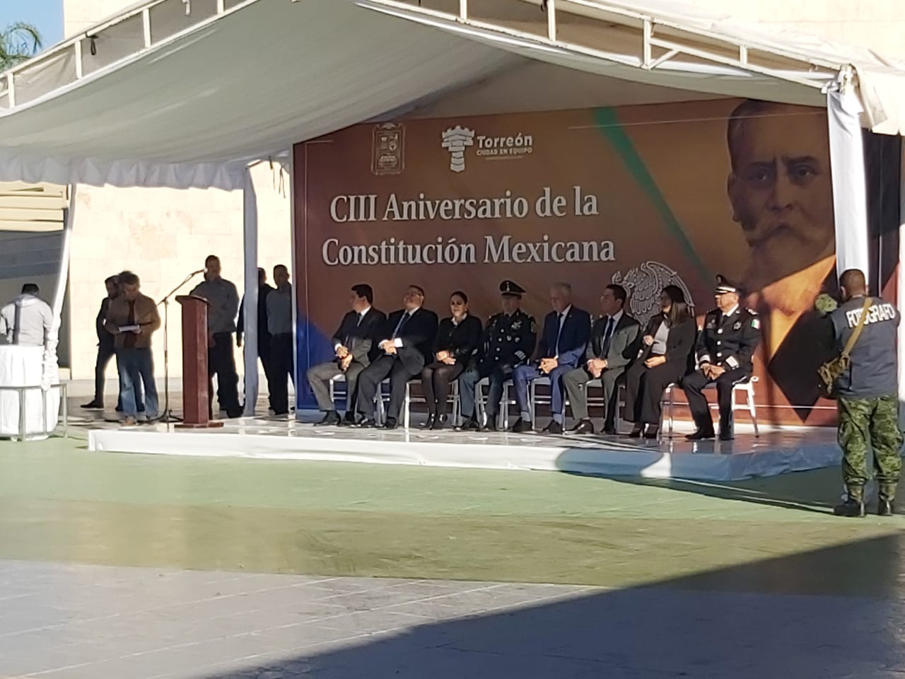 Conmemoran aniversario de la Constitución mexicana en Plaza Mayor de Torreón