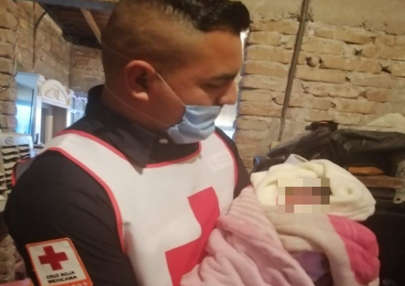 Paramédicos de la Cruz Roja atienden parto en plena casa en&nbsp;Torreón
