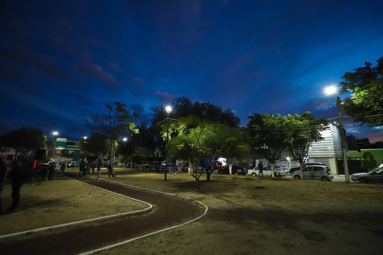 Entregan 10 mil 500 luminarias Led para León Telediario México