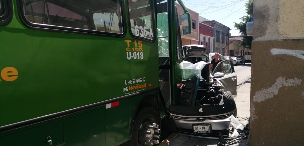Dos unidades de transporte público involucradas en accidentes