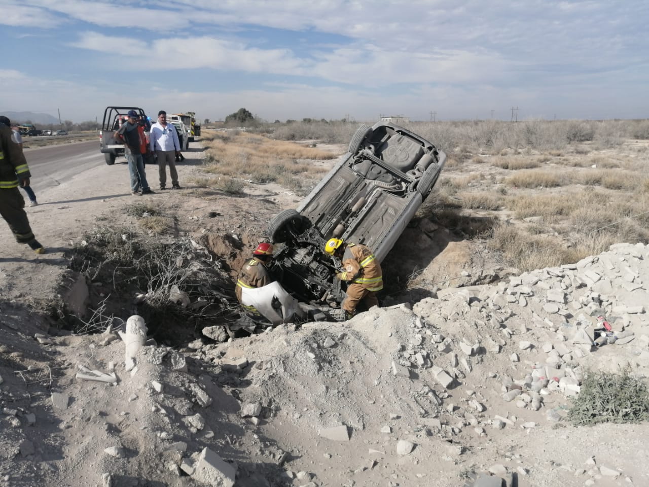 4 heridos tras volcadura en la Gómez Palacio- Jiménez; 2 menores