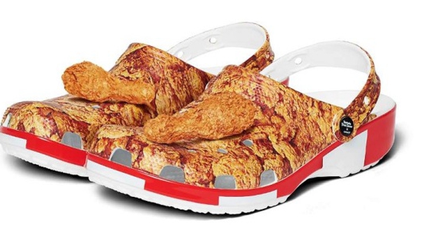 KFC y Crocs lanzan zapatos de pollo frito
