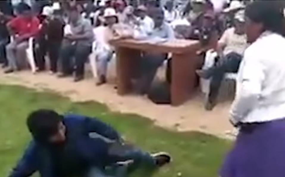 Mujer da latigazos a su hijo como castigo luego de que robara un celular