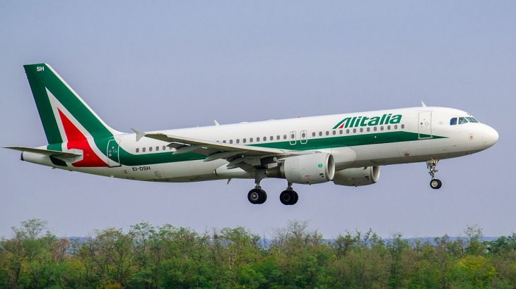 Avión italiano bloqueado por temor al coronavirus