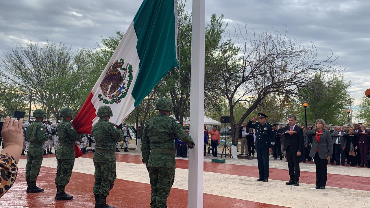 Riquelme conmemora aniversario del Día de la Bandera en San Buenaventura Coahuila