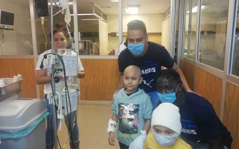 Loba, Barovero y Edson Gutiérrez conviven con niños que padecen de cáncer