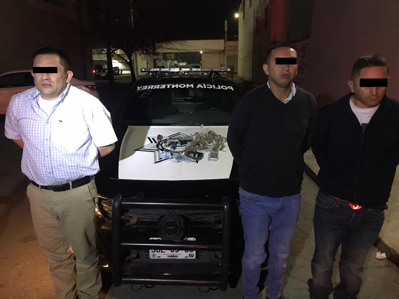 Colombianos amagan, encierran en el baño y asaltan a mujer en su casa  