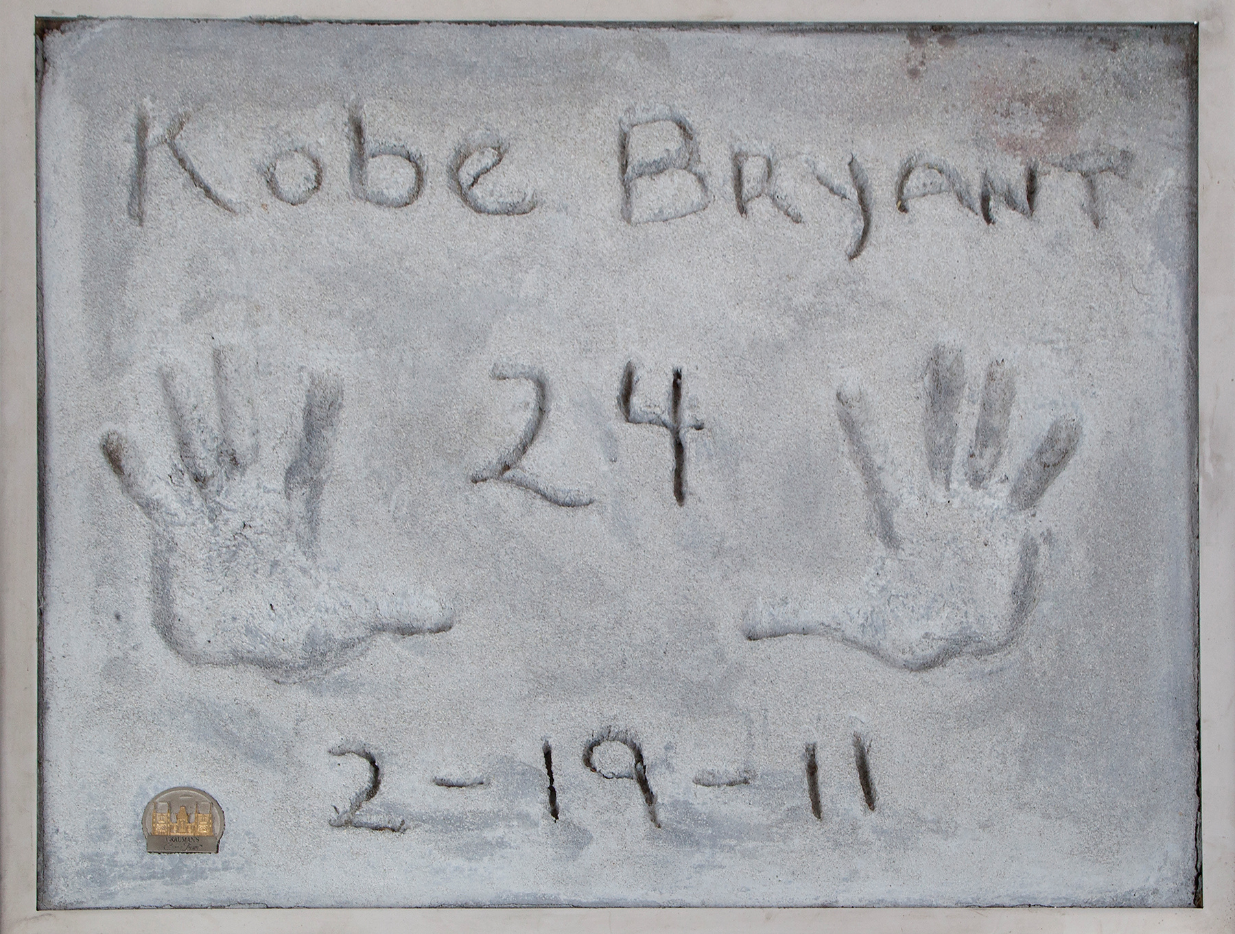 Subastarán las huellas de Kobe Bryant
