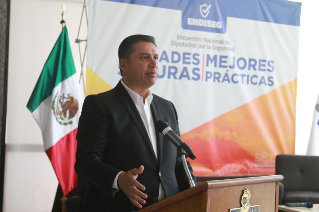 Diputado Álvaro Ibarra busca mayor seguridad social para elementos policiacos