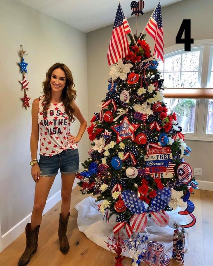 Mujer decora su árbol de Navidad de cada día festivo del año. Así no lo tiene que quitar nunca