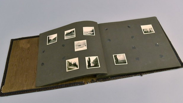 Hombre descubre álbum nazi hecho de piel de una víctima del holocausto