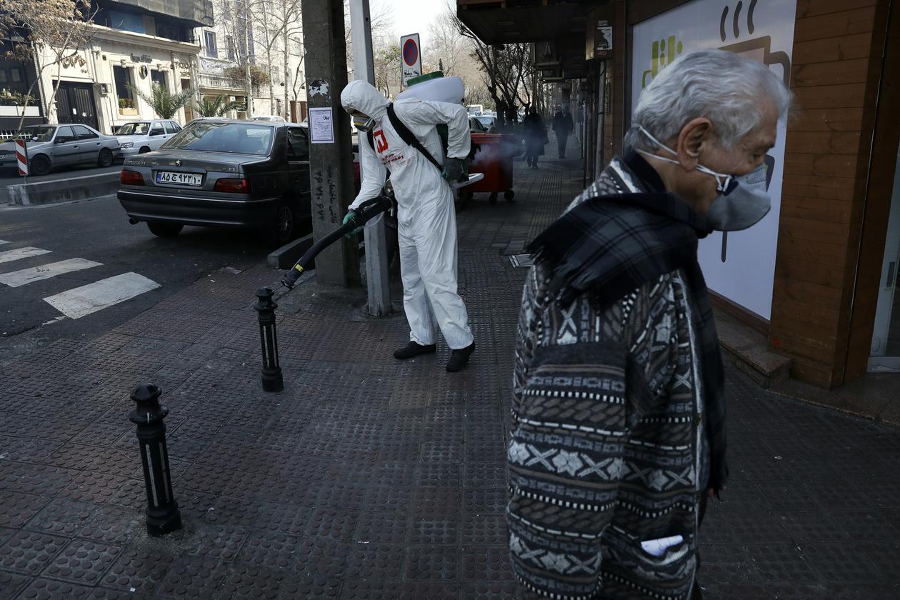 Asciende a 25 muertos y mil contagiados por coronavirus en España